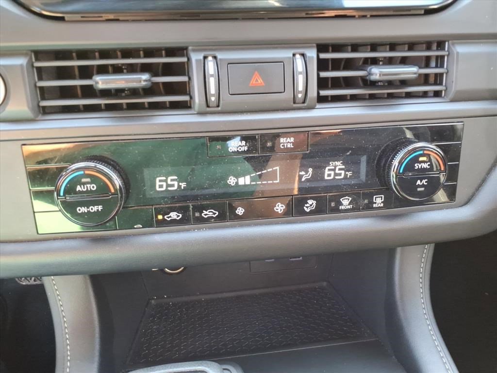 Used 2024 Nissan Pathfinder S image 26