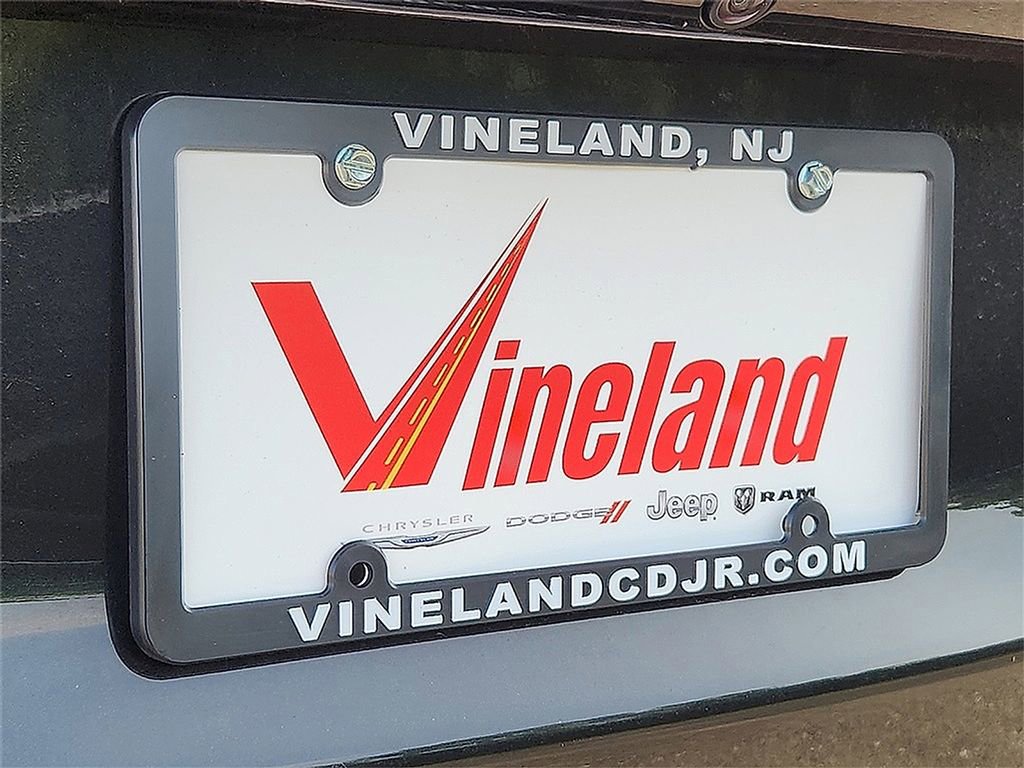 Used 2023 Chrysler Pacifica Limited image 31