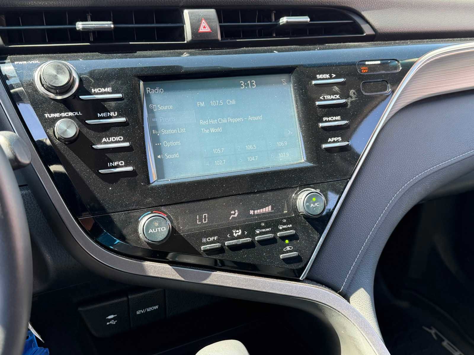 Used 2018 Toyota Camry SE FWD image 21