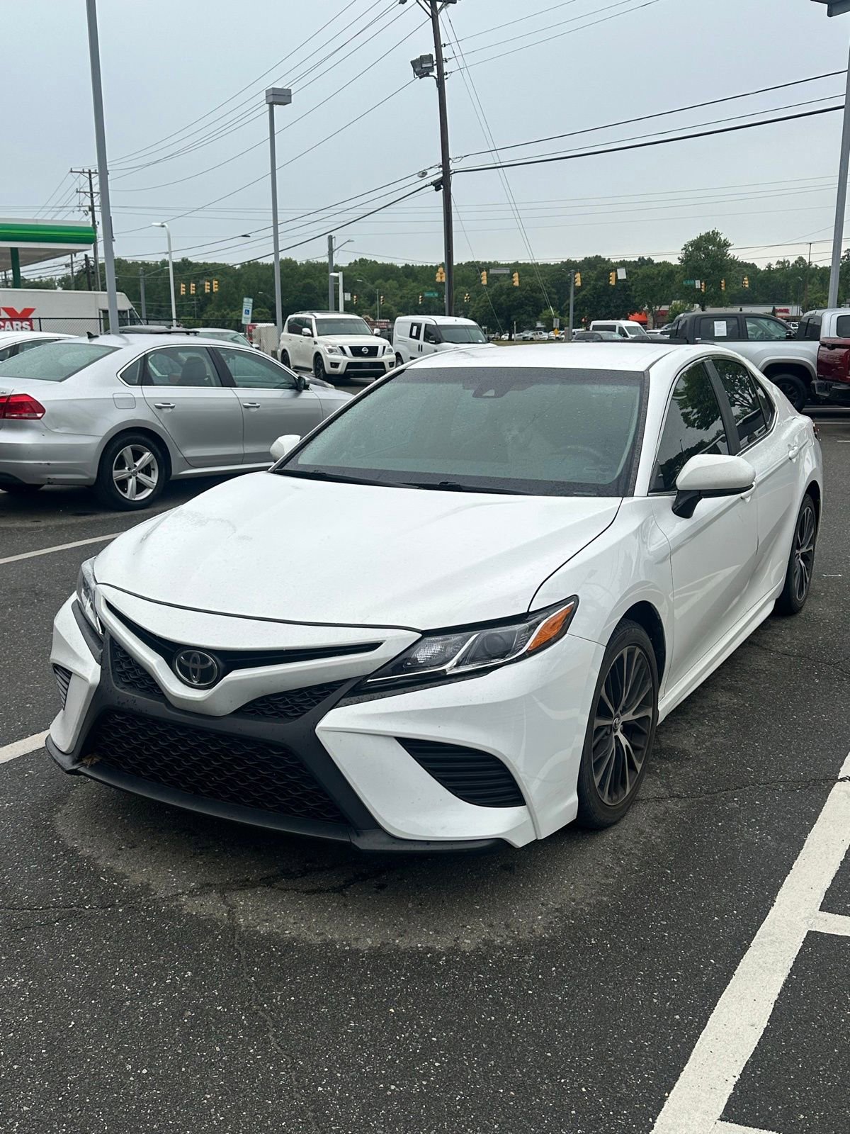 Used 2018 Toyota Camry SE FWD image 6