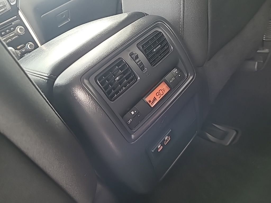 Used 2020 Nissan Pathfinder SV image 14