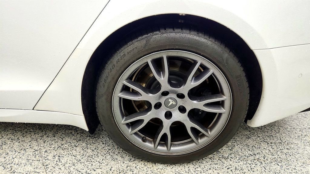 Used 2021 Tesla Model S Plaid image 9