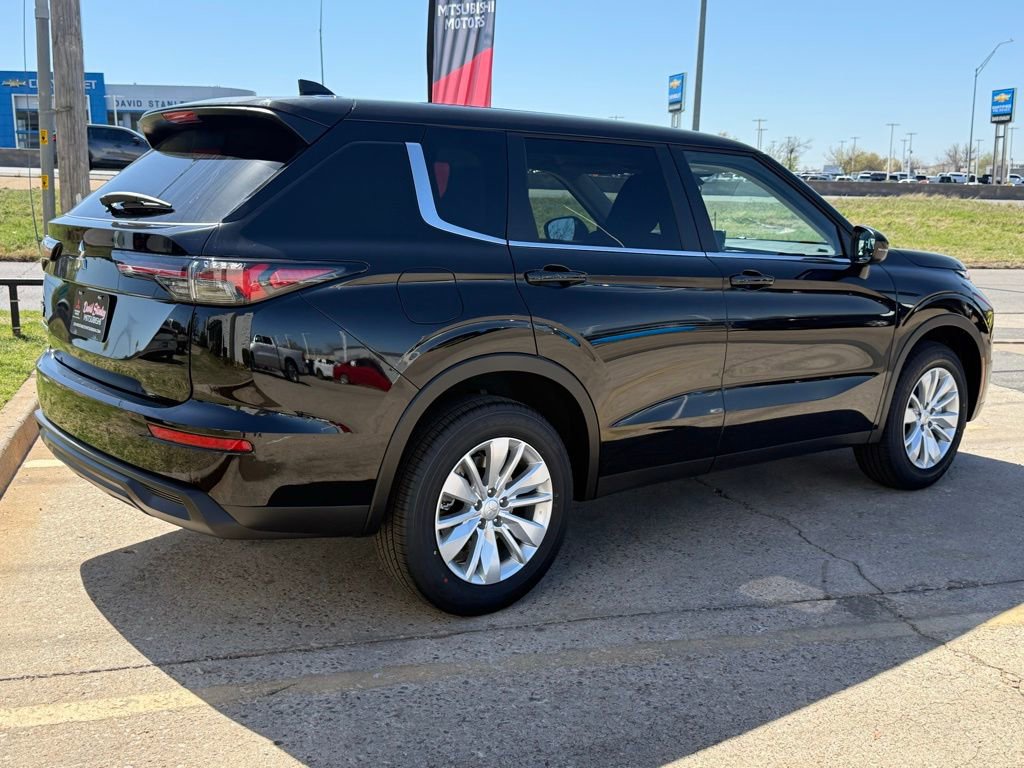 New 2026 Mitsubishi Outlander ES image 15