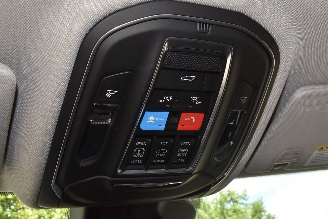 Used 2021 Jeep Grand Cherokee L Limited AWD/4WD image 32