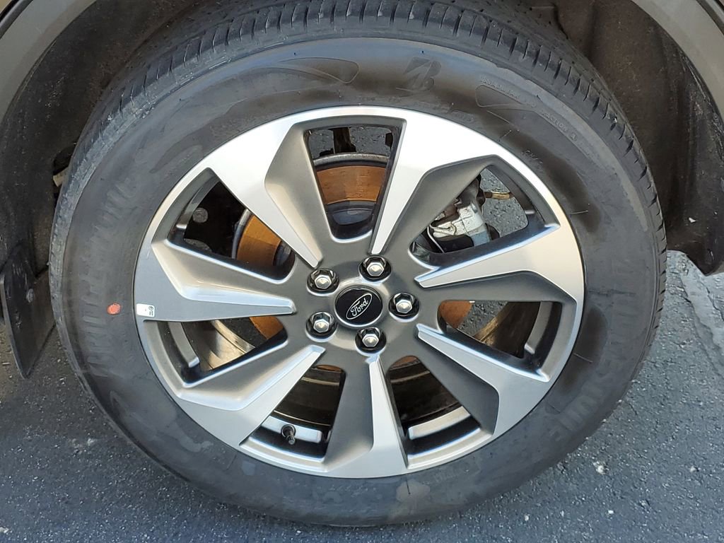 Certified 2025 Ford Escape Platinum image 38