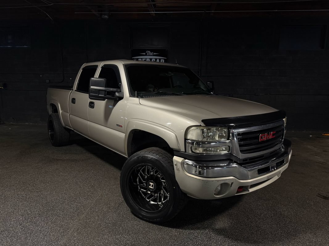 Used 2005 GMC Sierra 2500 SLT w/ Heavy-Duty Power Package AWD/4WD image 8
