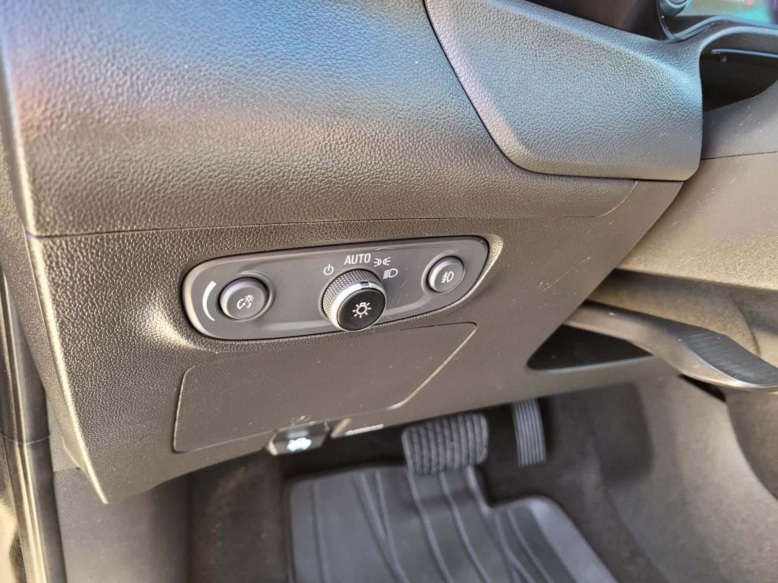 Used 2022 Buick Encore GX Select w/ Sport Touring Package image 24