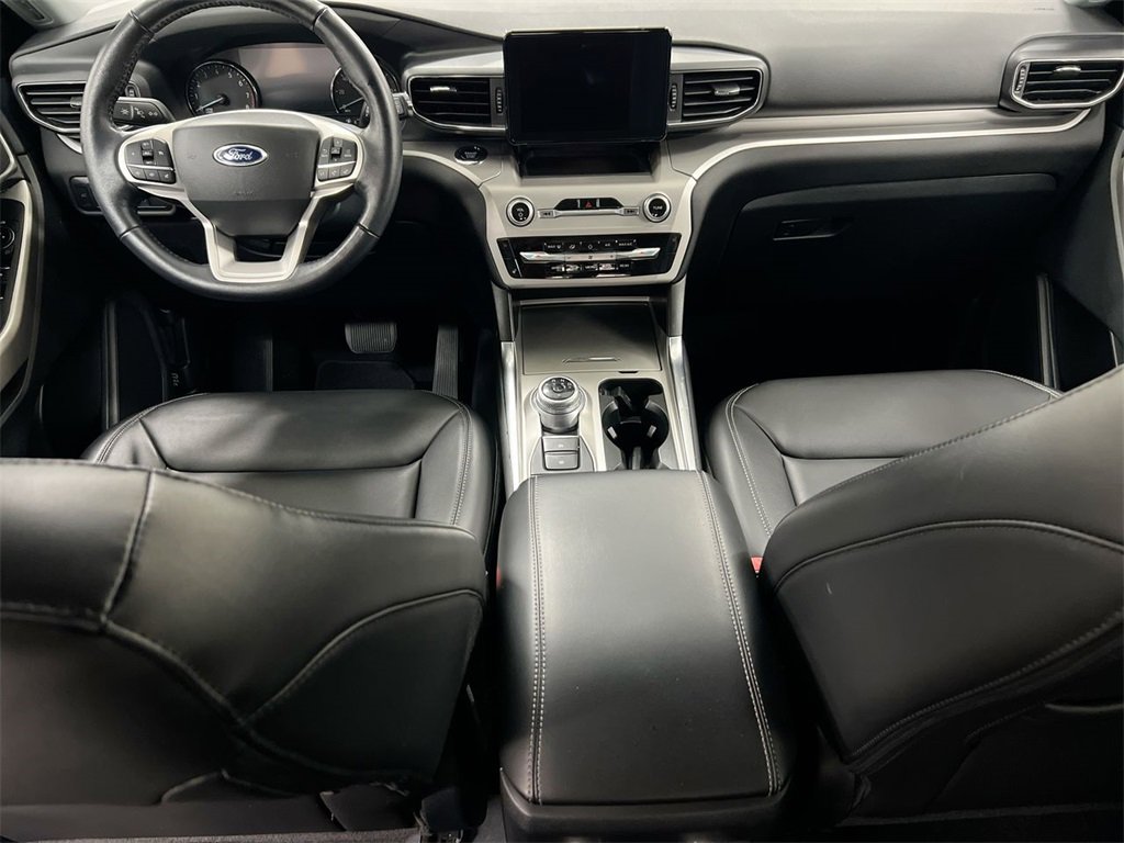 Used 2022 Ford Explorer XLT w/ Equipment Group 202A image 10