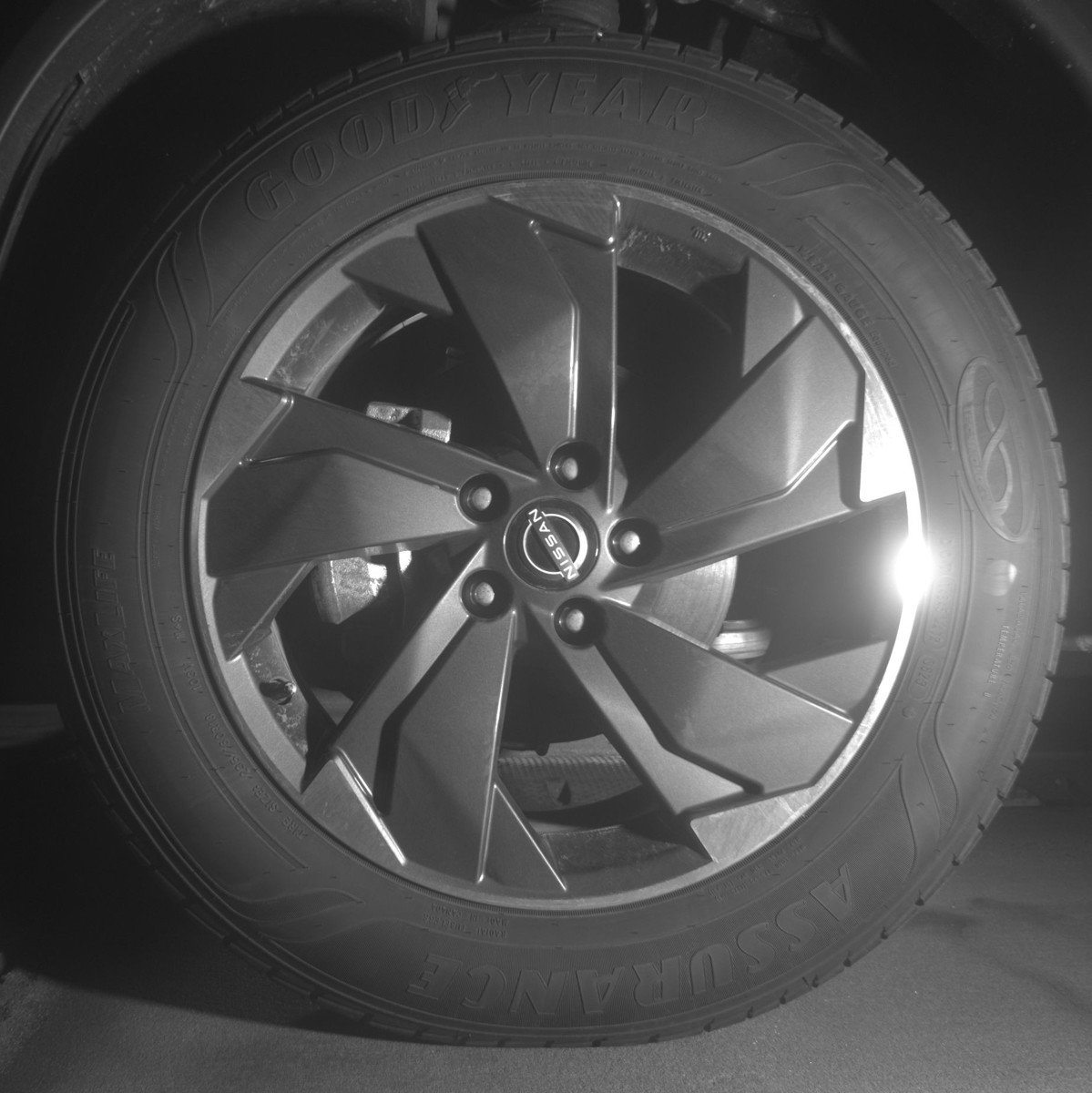 Used 2025 Nissan Rogue SV FWD image 12