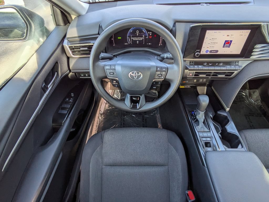 Used 2025 Toyota Camry LE FWD image 15
