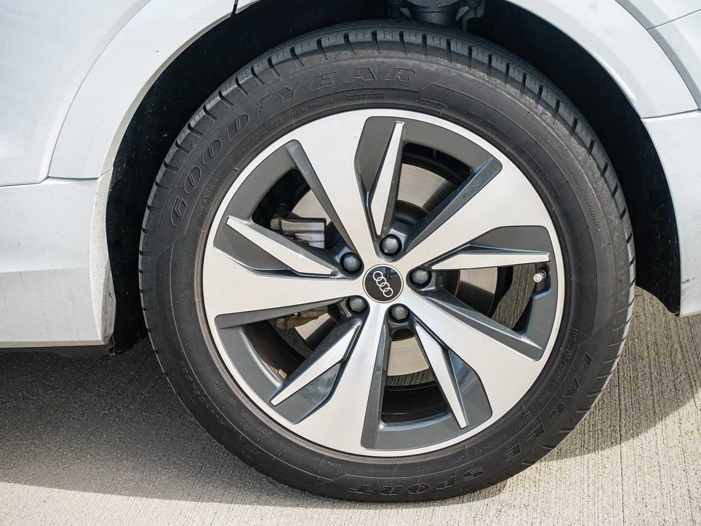 Used 2024 Audi Q8 e-tron Premium Plus w/ Premium Plus Package image 10