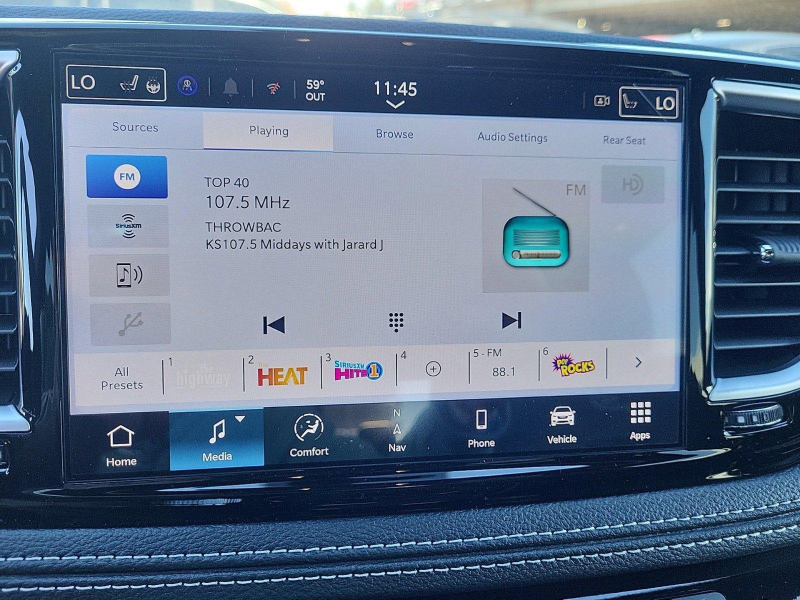 New 2025 Chrysler Pacifica Limited w/ Uconnect Theater Family Group image 9