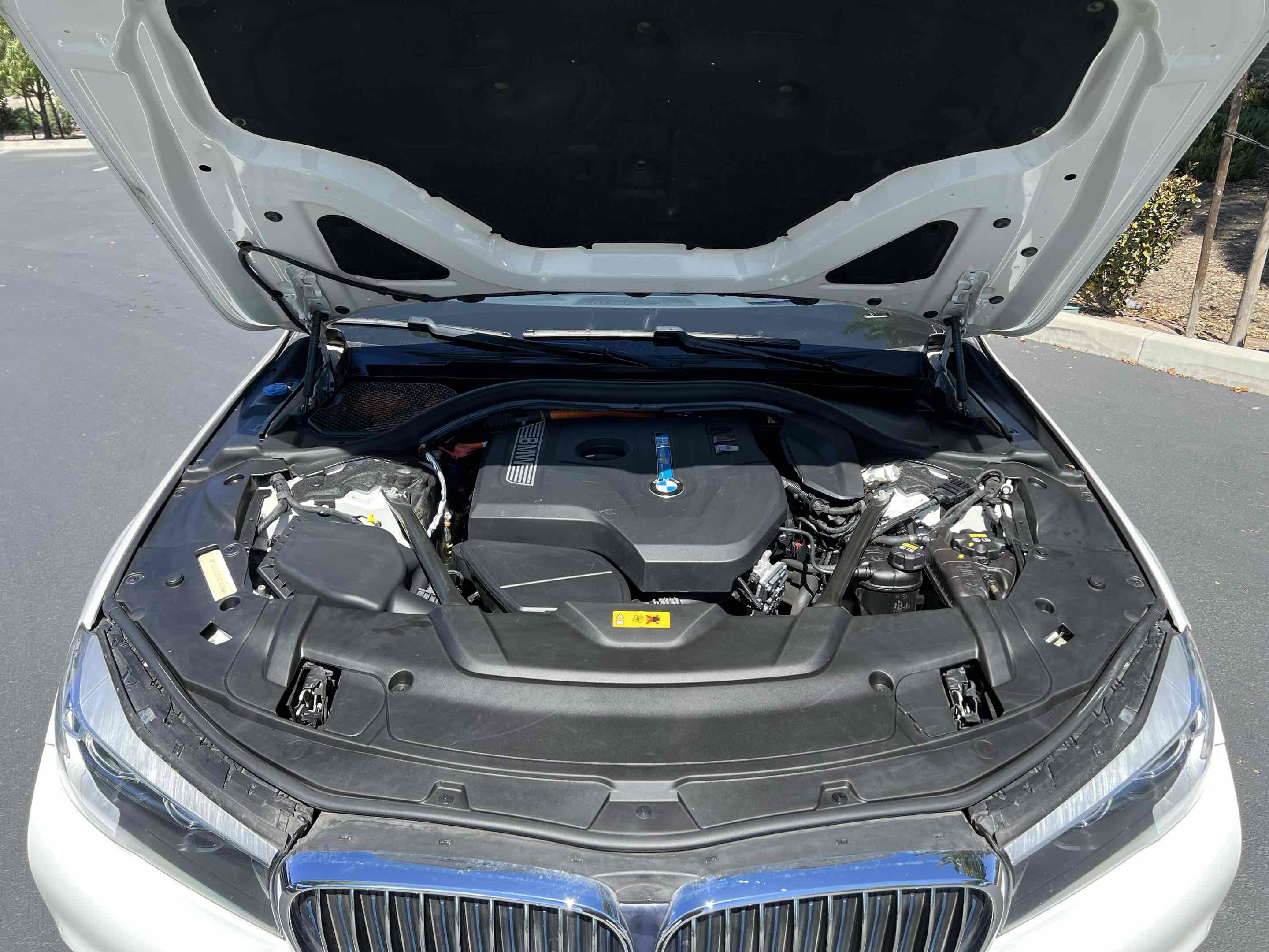 Used 2018 BMW 740e xDrive AWD/4WD image 27