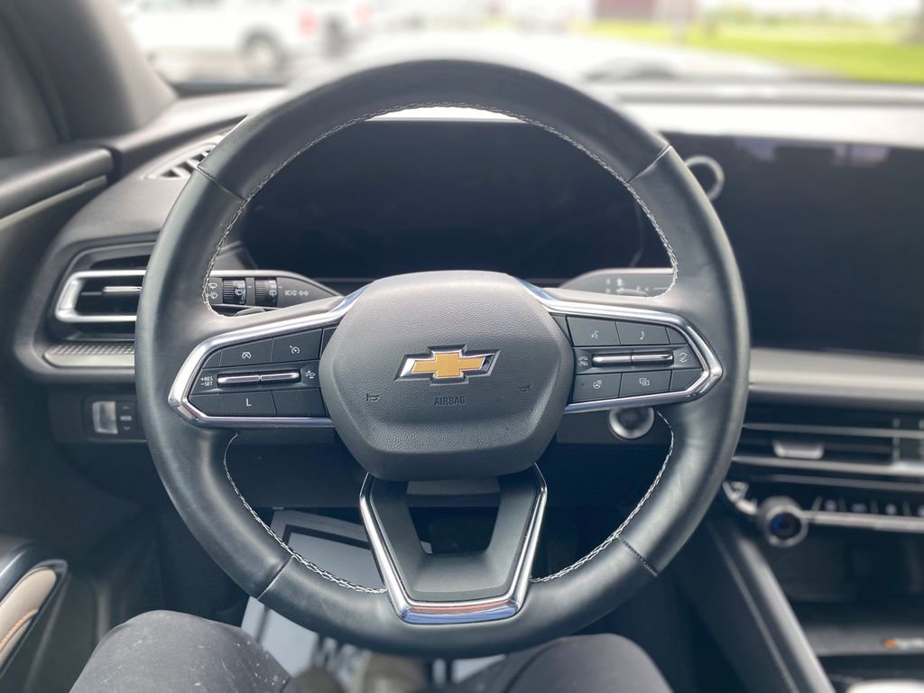 Used 2024 Chevrolet Traverse LT w/ LPO, Floor Liner Package FWD image 28