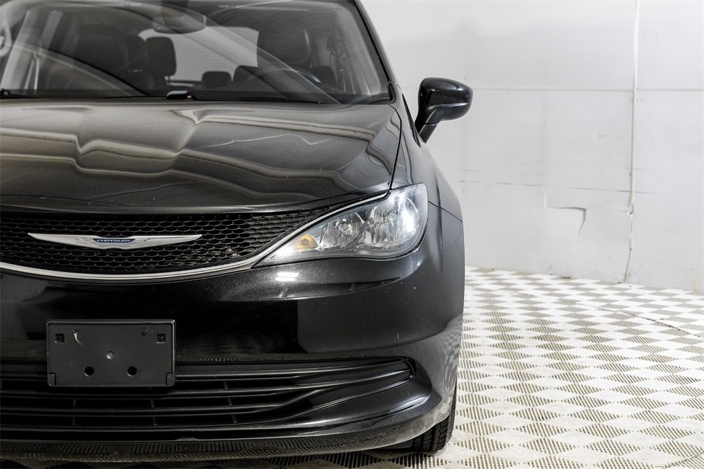 Used 2020 Chrysler Voyager Lxi image 46