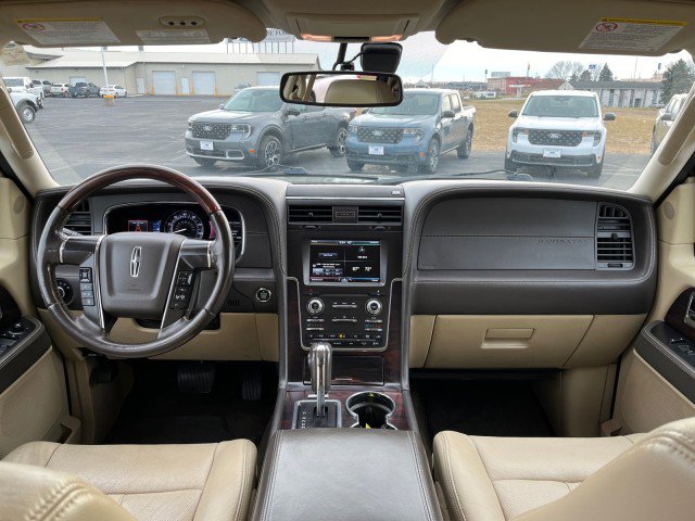 Used 2015 Lincoln Navigator L 4WD w/ Equipment Group 101A Reserve image 27