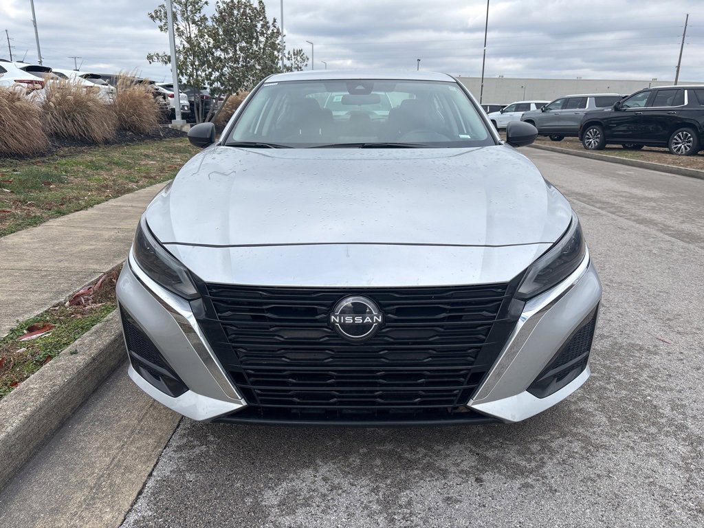 Used 2024 Nissan Altima 2.5 SV image 2