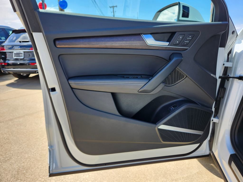 Certified 2025 Audi Q5 2.0T Premium Plus w/ Premium Plus Package AWD/4WD image 13