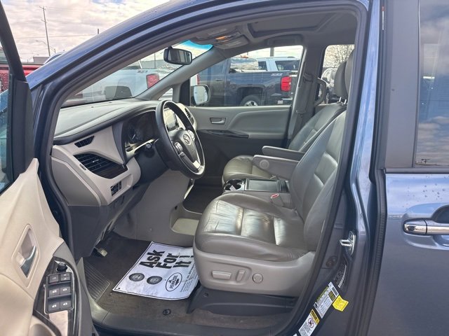 Used 2017 Toyota Sienna XLE image 11