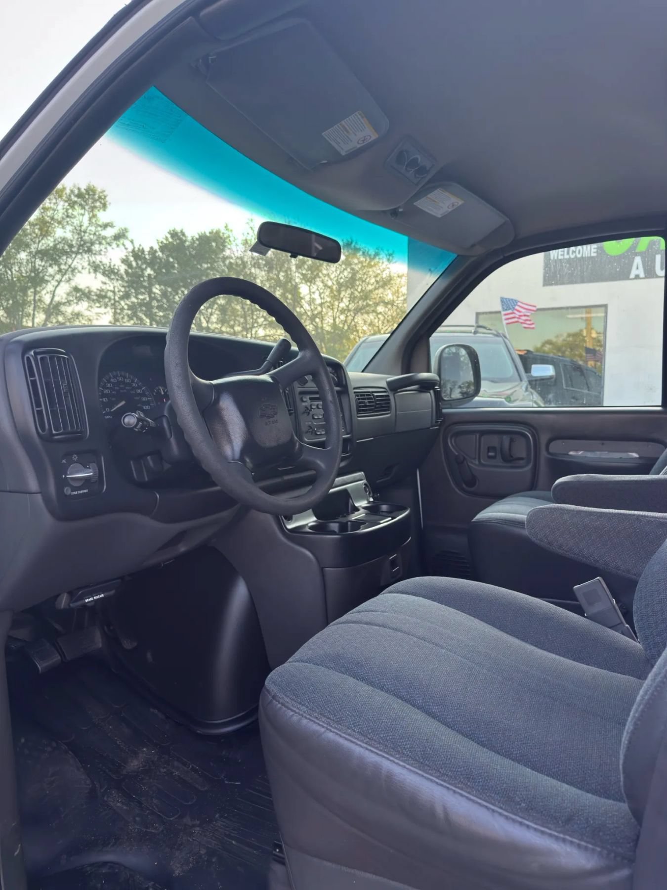 Used 2002 Chevrolet Express 3500 Extended Passenger RWD image 15