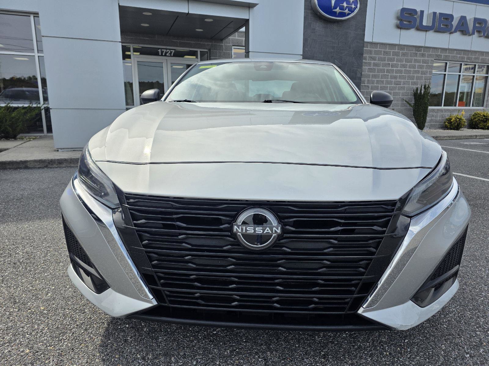 Used 2024 Nissan Altima 2.5 SV image 2