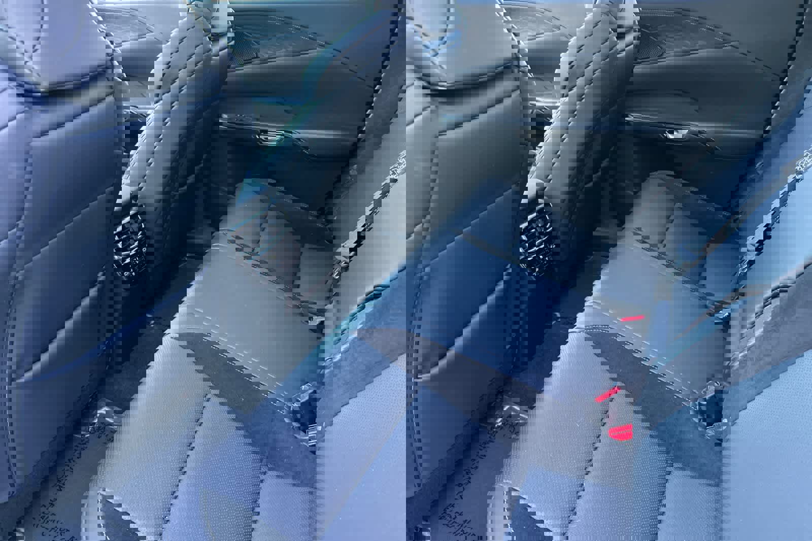 Used 2023 Lexus RX 500h F Sport image 4