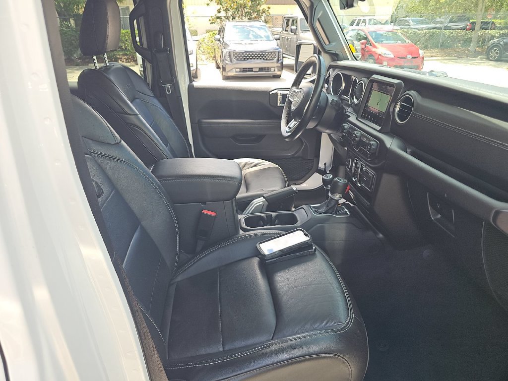 Used 2022 Jeep Wrangler Unlimited Sahara AWD/4WD image 5