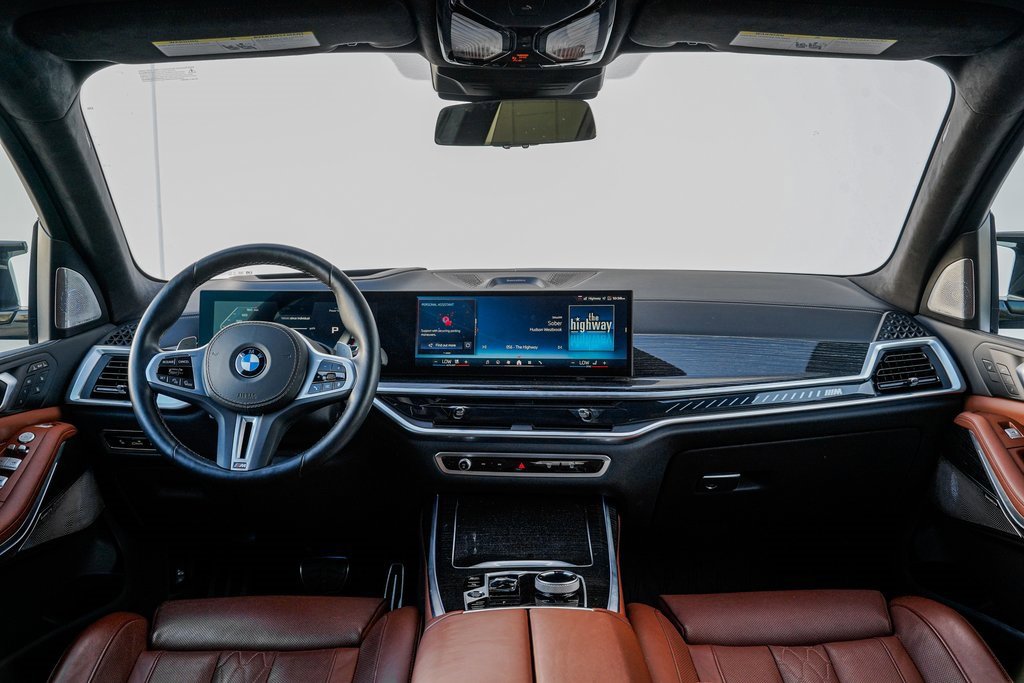 Used 2025 BMW X7 M60i image 12