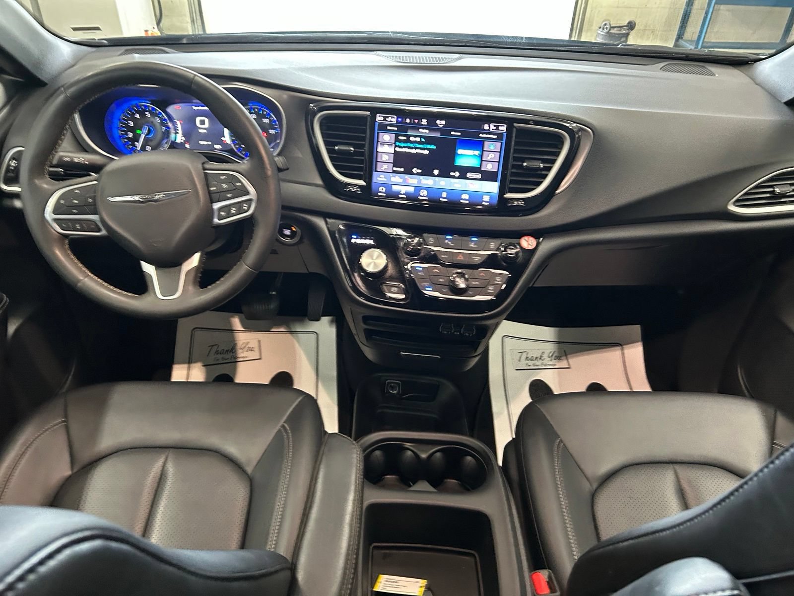 Certified 2025 Chrysler Pacifica Select FWD image 27