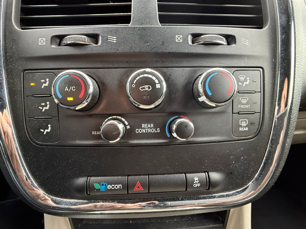 Used 2019 Dodge Grand Caravan SXT FWD image 26