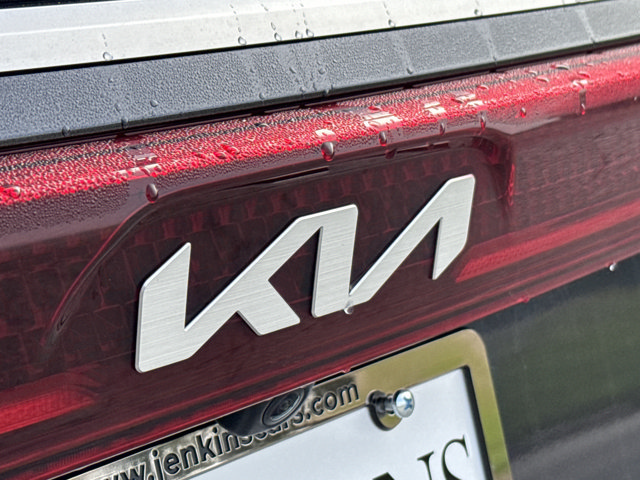 Used 2023 Kia Carnival SX Prestige FWD image 11