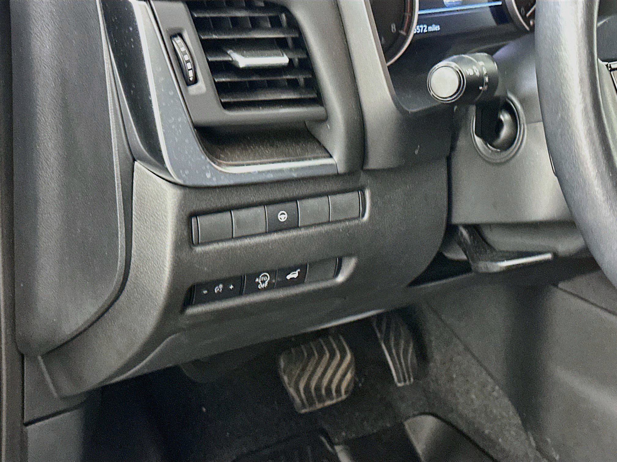 Used 2023 Nissan Rogue SV w/ SV Premium B Package AWD/4WD image 17
