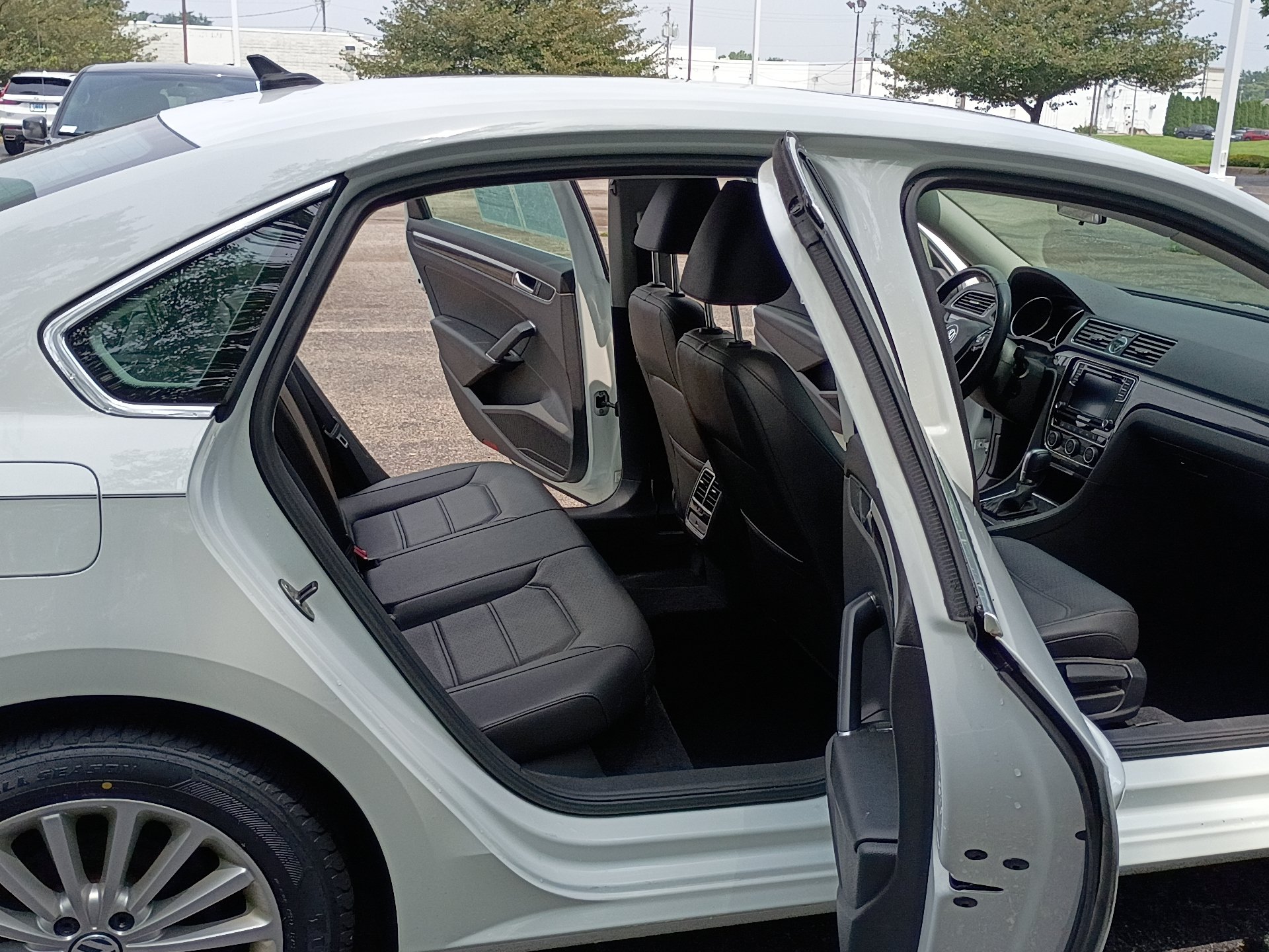 Used 2017 Volkswagen Passat 1.8T SE FWD image 14