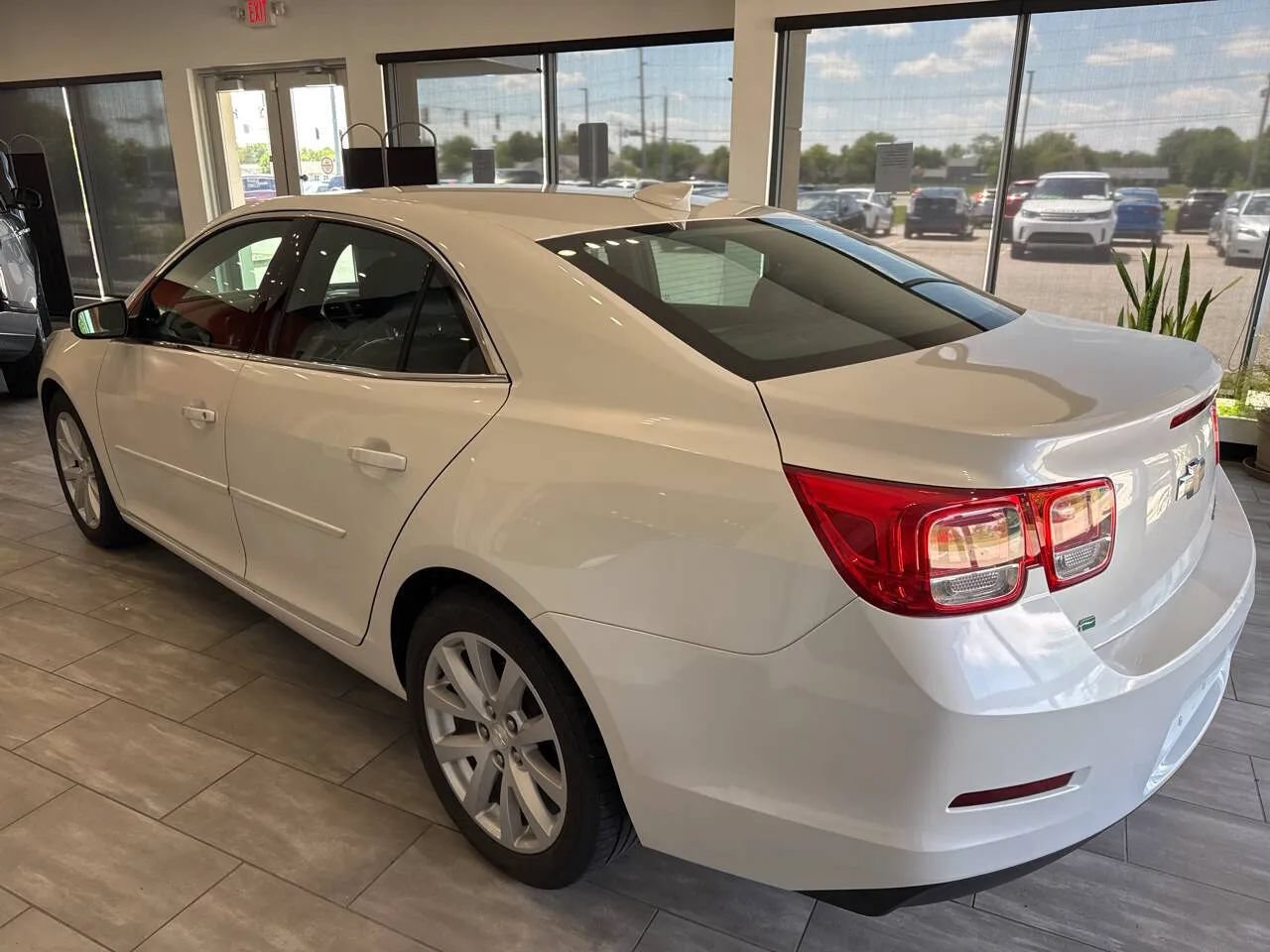 Used 2015 Chevrolet Malibu LT w/ Leather Package FWD image 7