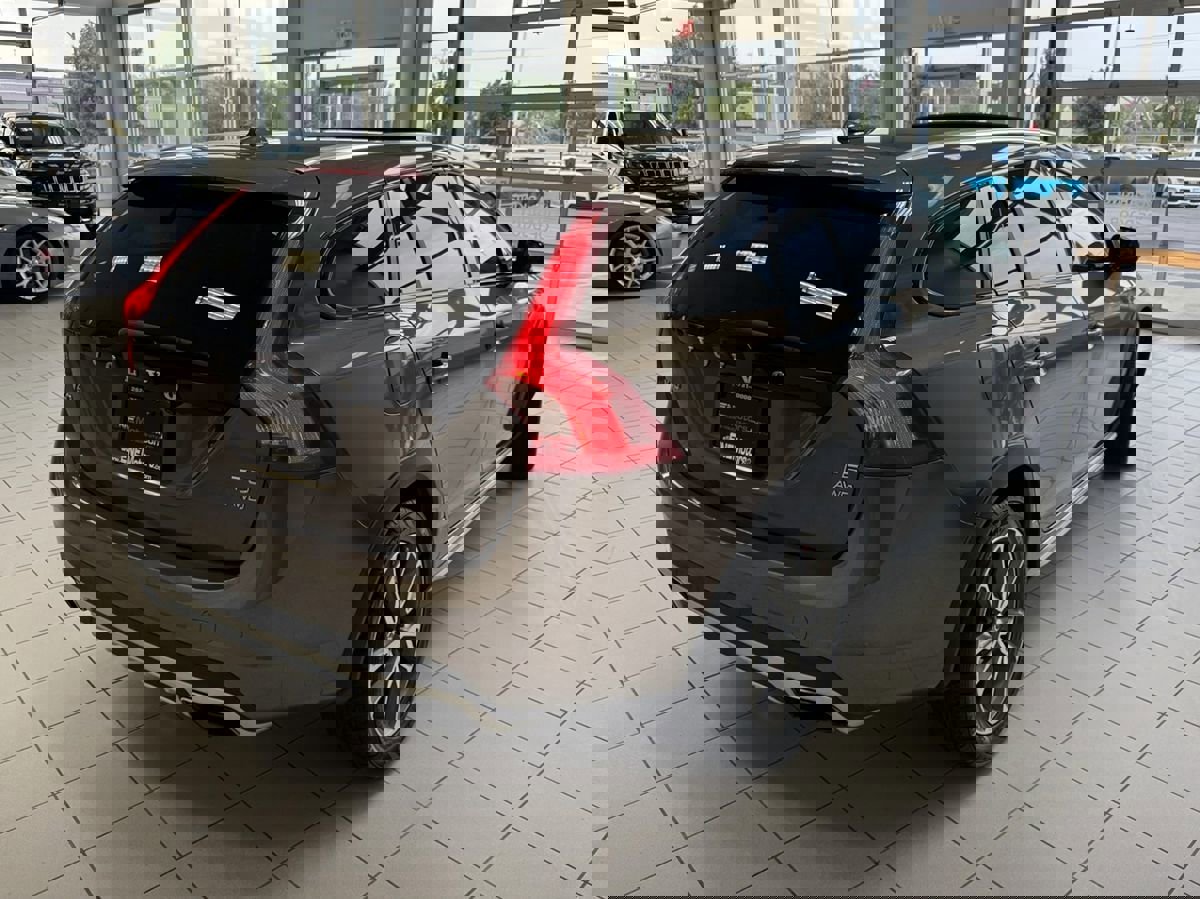 Used 2018 Volvo V60 T5 Cross Country w/ Convenience Package image 64