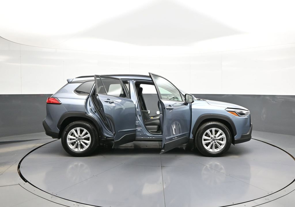 Certified 2022 Toyota Corolla Cross LE AWD/4WD image 41