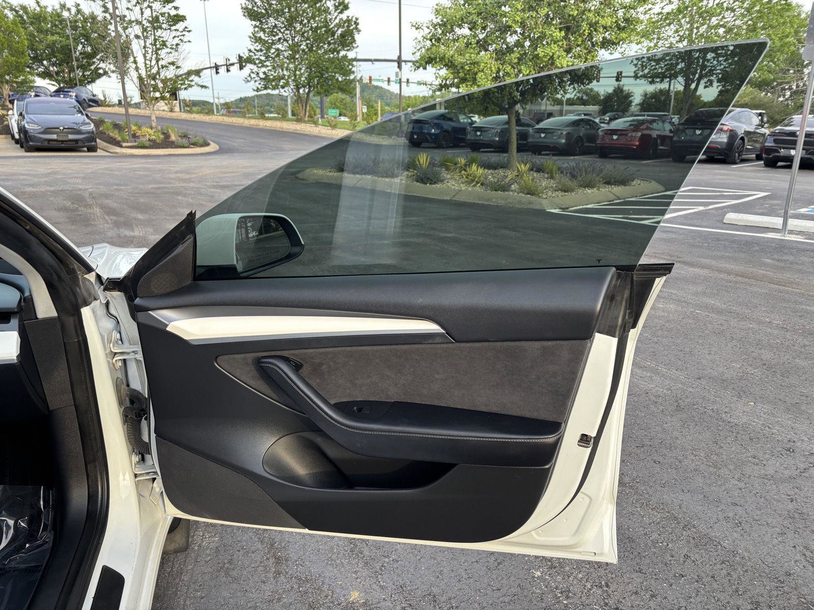 Used 2022 Tesla Model 3 Long Range AWD/4WD image 9