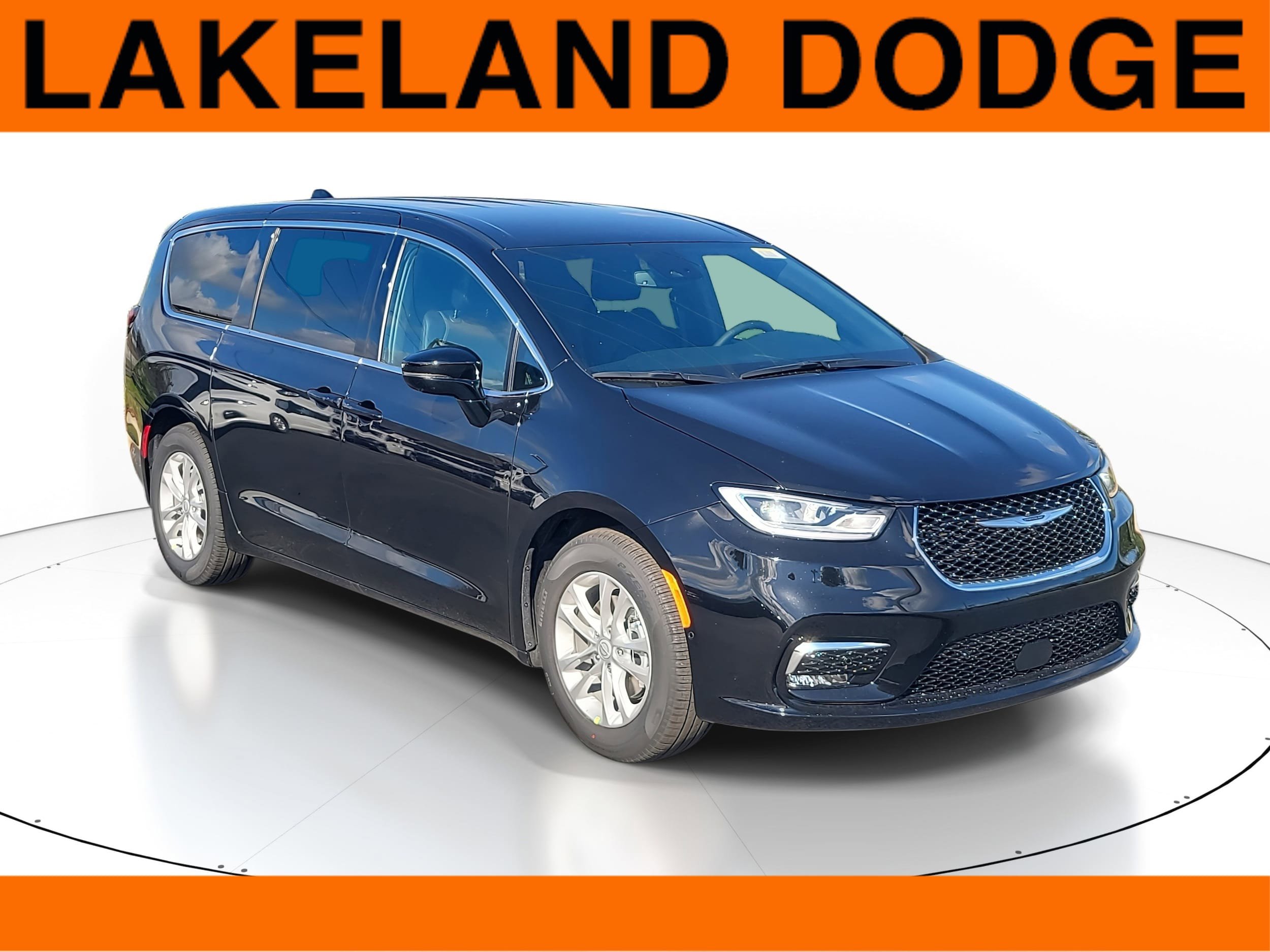 New 2026 Chrysler Pacifica Select image 1