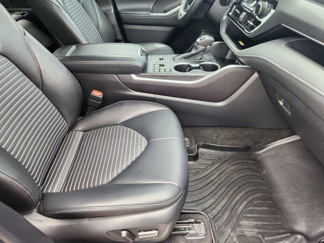 Certified 2024 Toyota Highlander XSE FWD image 14