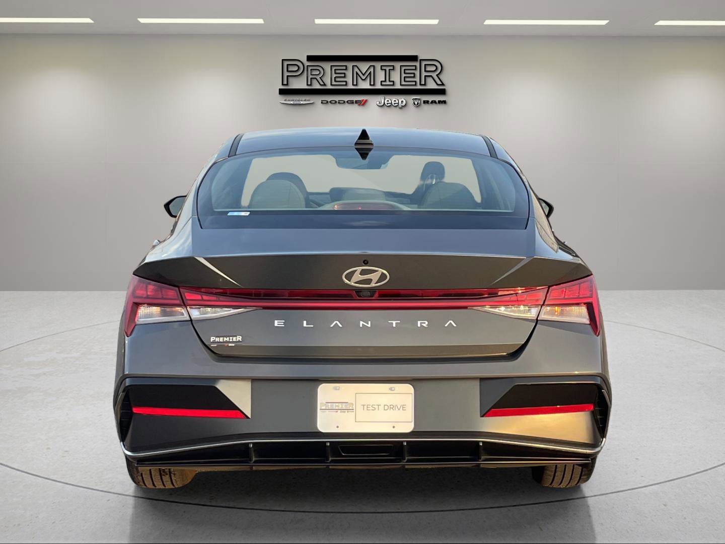 Used 2025 Hyundai Elantra SEL image 5