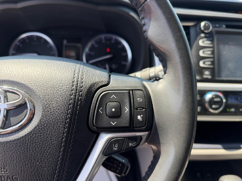 Used 2019 Toyota Highlander Limited FWD image 24