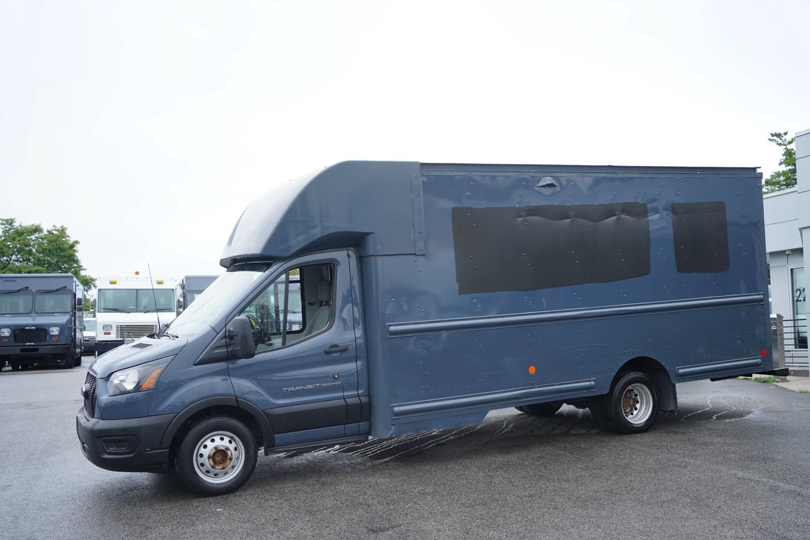 Used 2022 Ford Transit 350 DRW RWD image 7