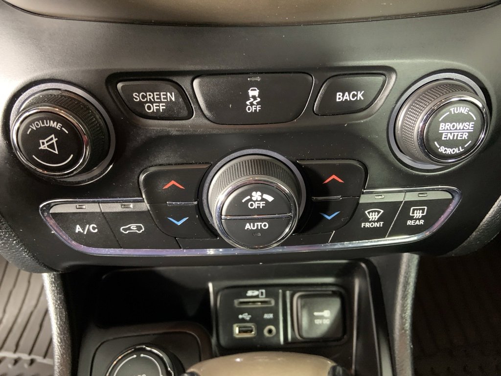 Used 2016 Jeep Cherokee Limited image 15