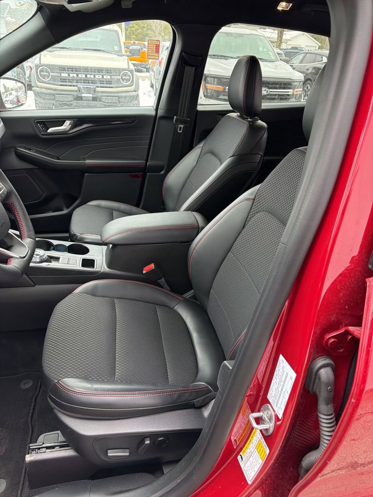 Used 2025 Ford Escape ST-Line Elite image 13