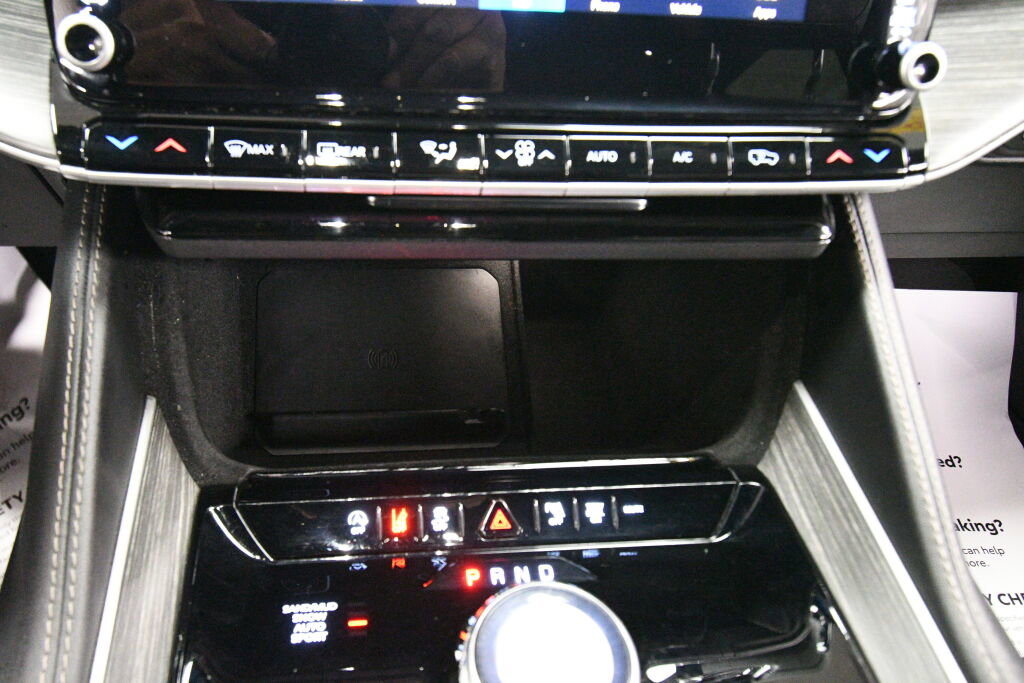 Used 2024 Jeep Wagoneer Series II AWD/4WD image 17
