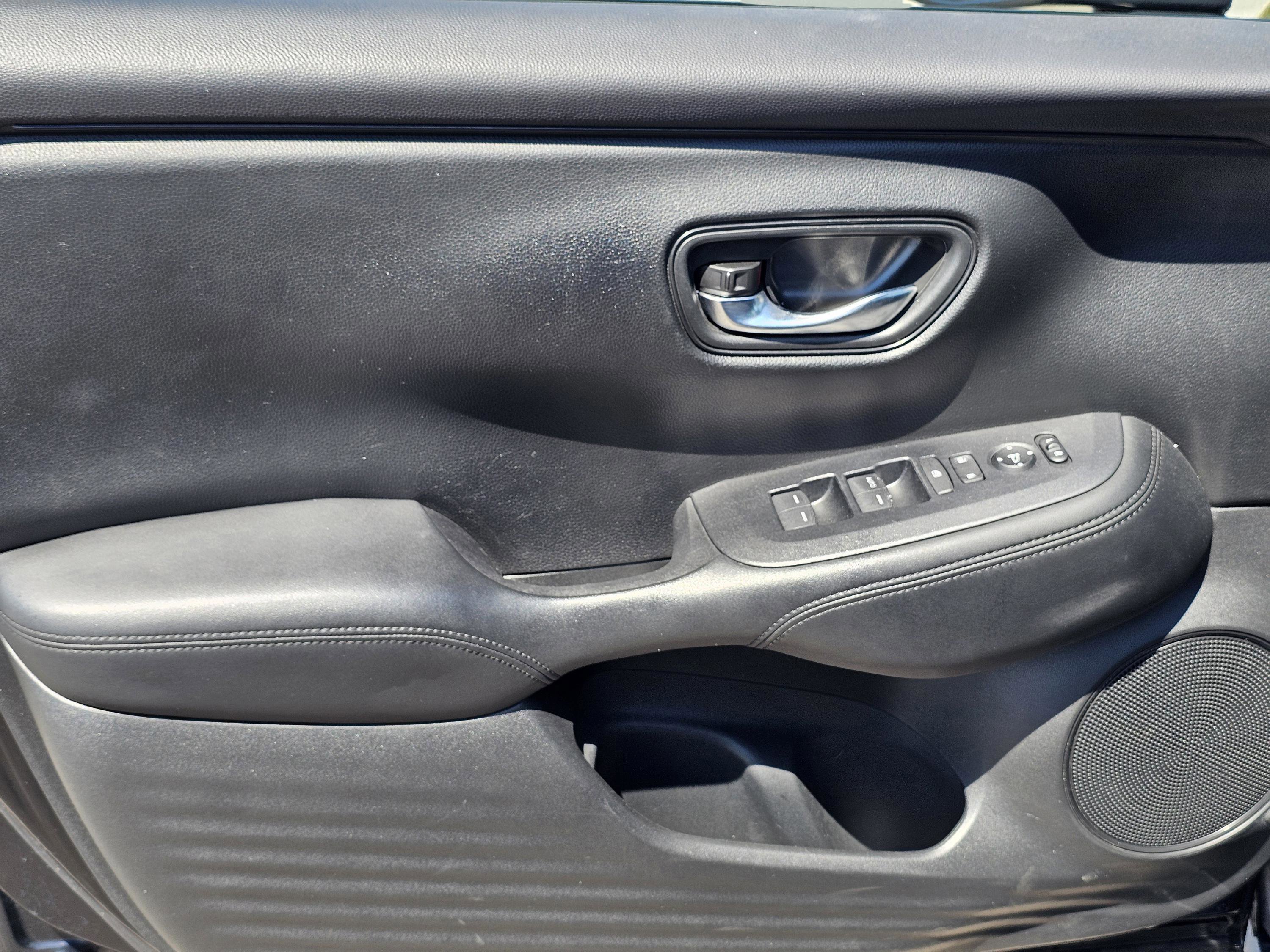 Used 2023 Honda HR-V LX image 9