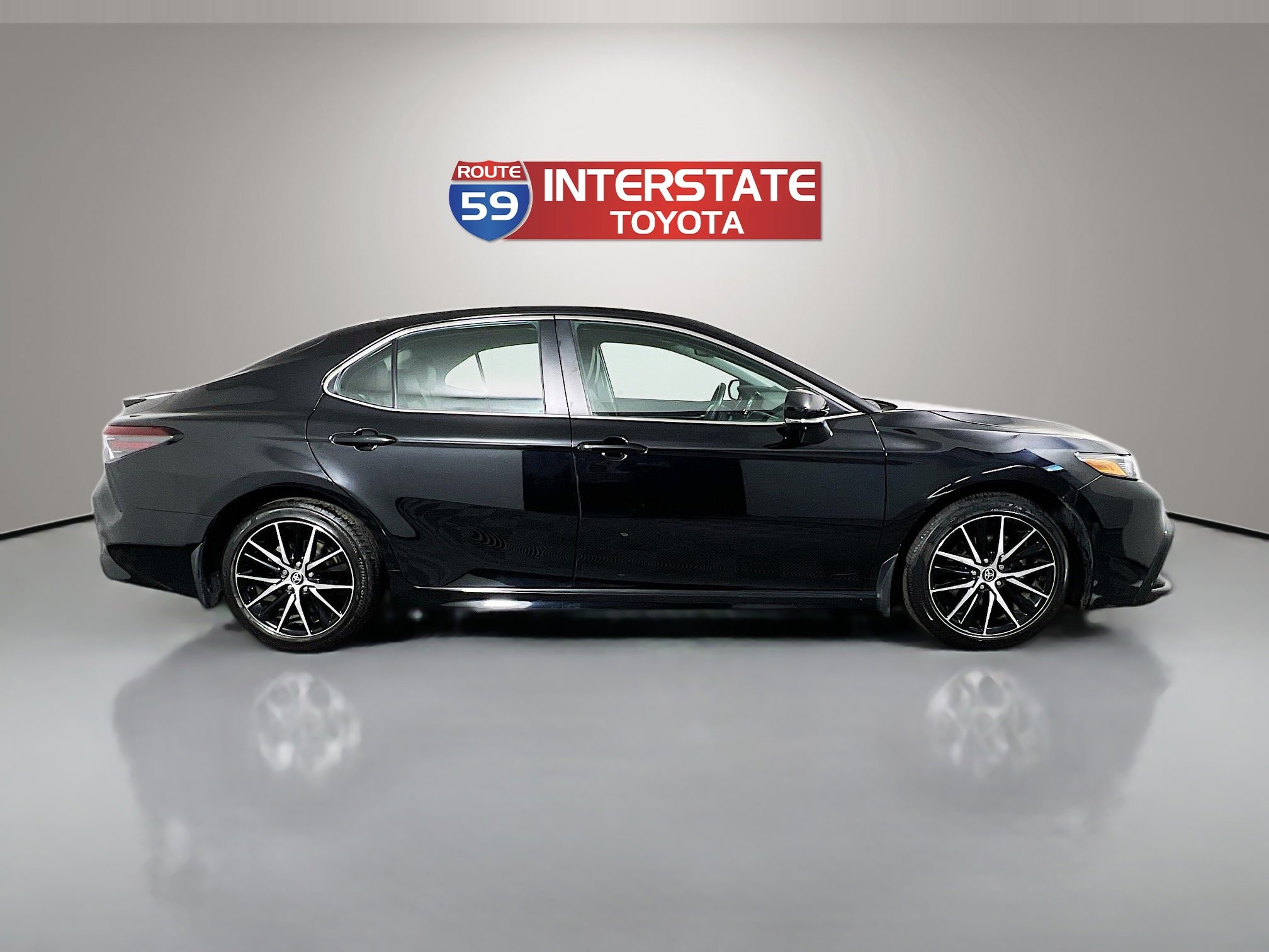 Used 2024 Toyota Camry SE image 8