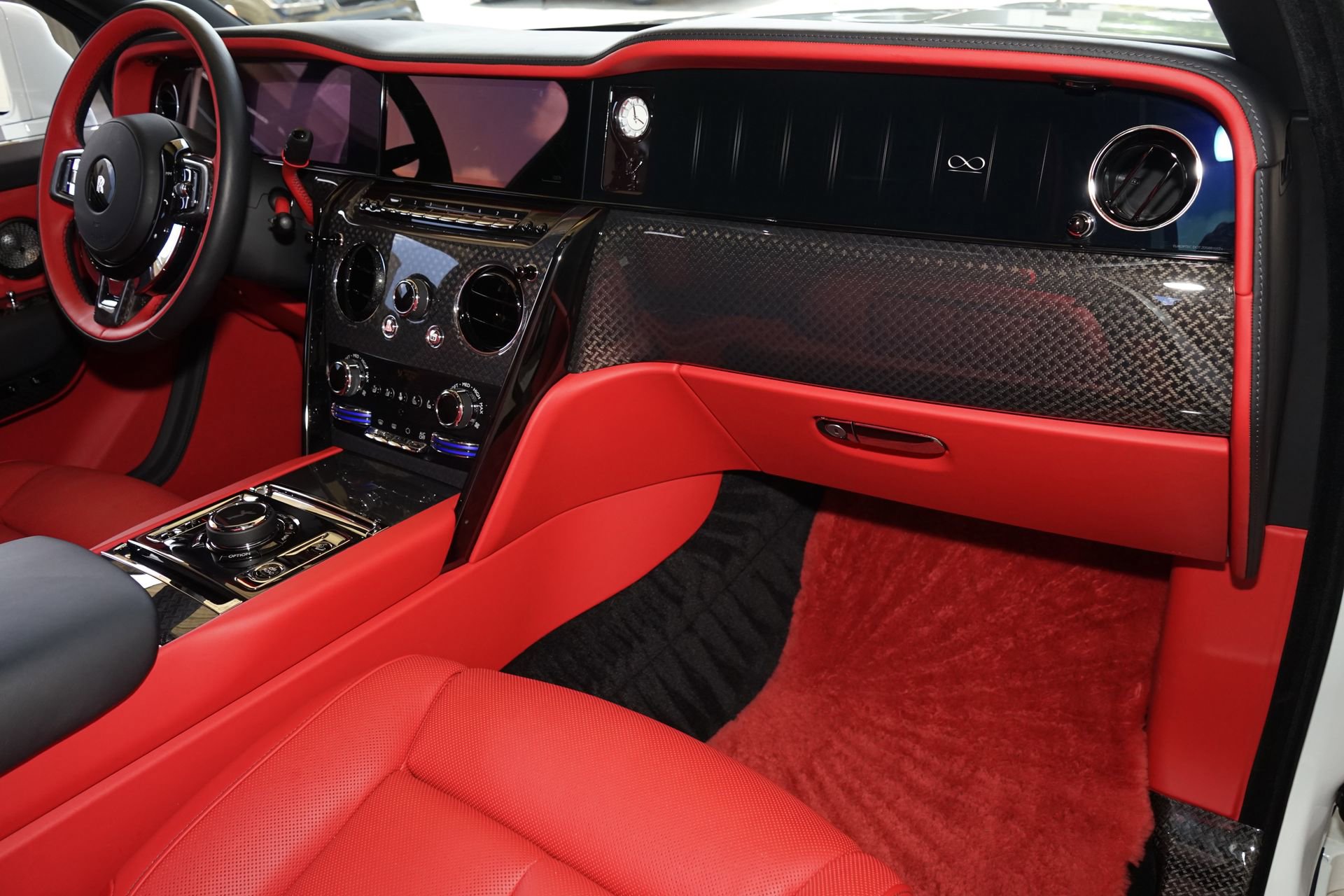 Used 2025 Rolls-Royce Cullinan Black Badge w/ Leather Finishing Pack image 14