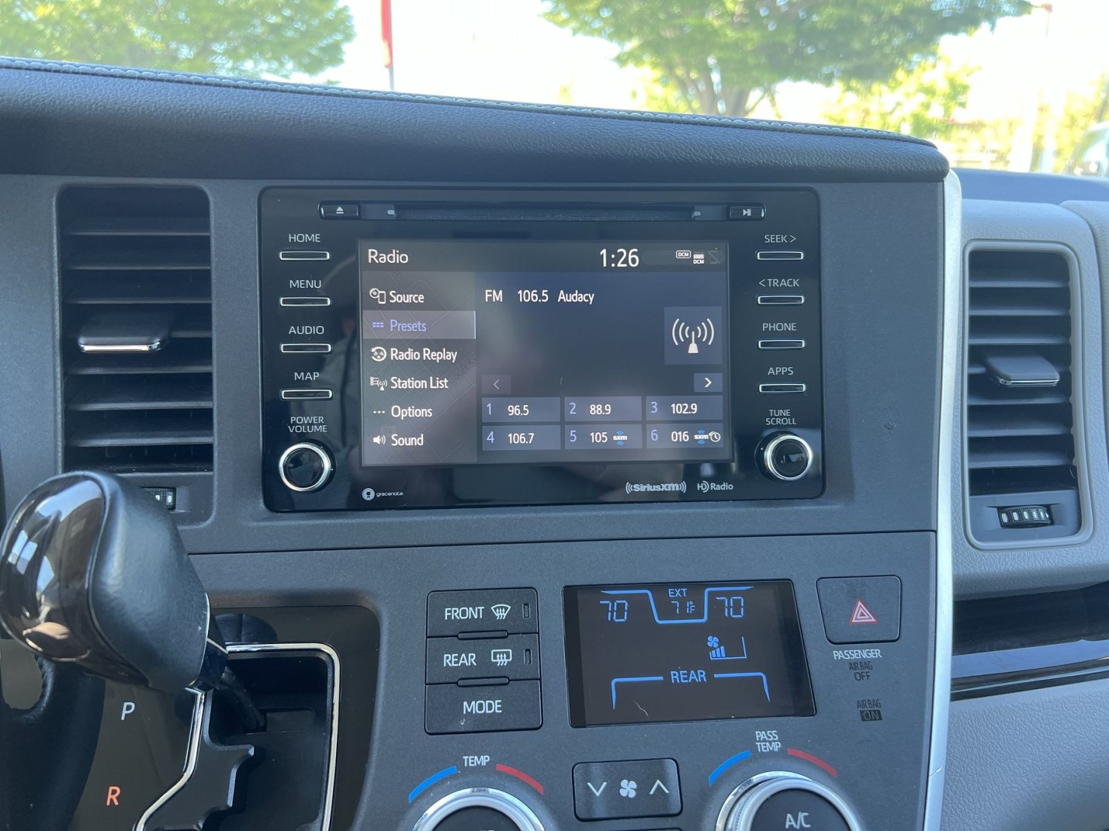 Used 2020 Toyota Sienna XLE w/ XLE Navigation Package FWD image 18