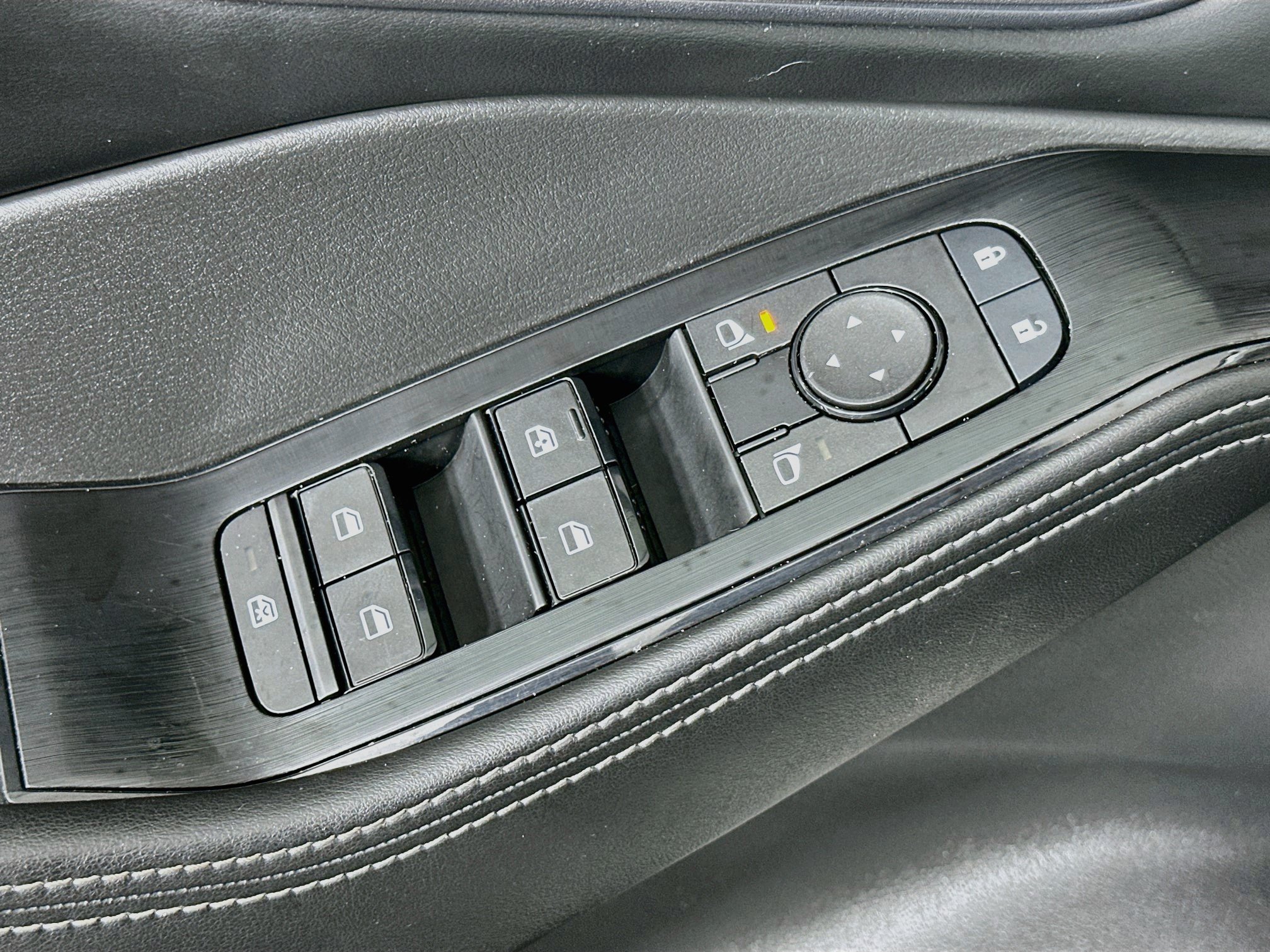 Used 2023 Nissan Rogue SV w/ SV Premium B Package FWD image 15